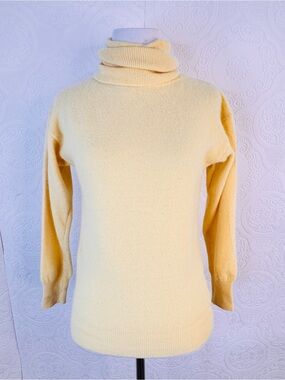 Vintage I. Magnin size Medium Turtleneck Sweater Yellow Lambswool Angora Knit